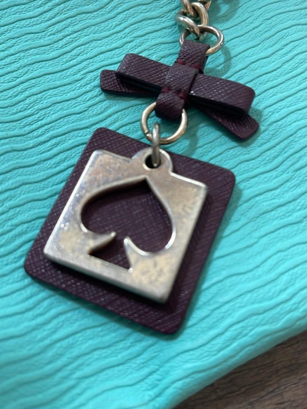 Kate Spade New York "Live Colorfully" Bow Keychain Plum Purple Saffiano Leather - Picture 2 of 3